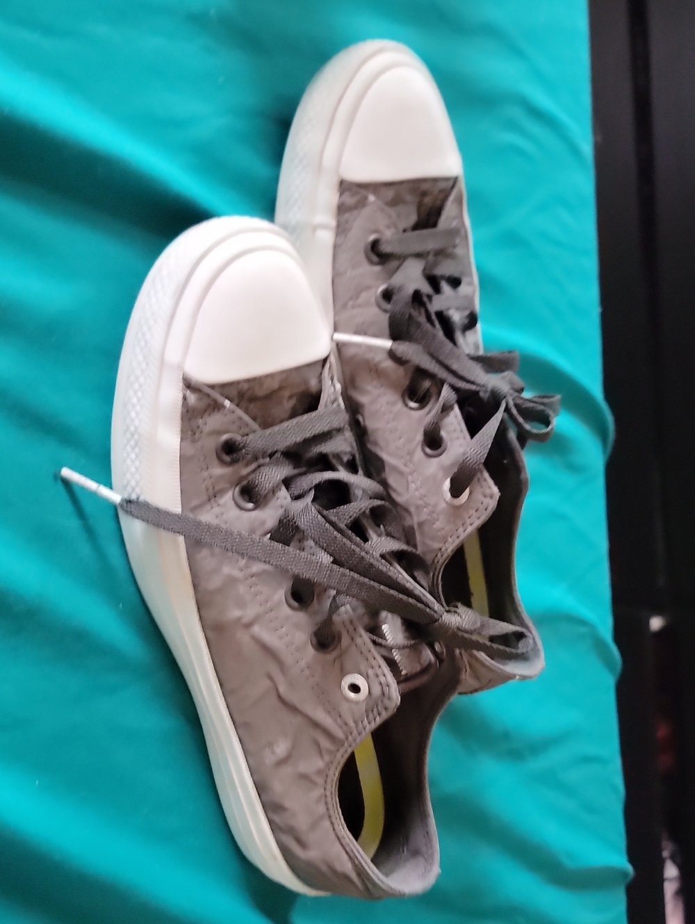Chuck Taylor- Lunarlon Converse Gray Low-Top Mens 7.5 Women 9.5